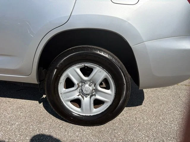 Used 2010 Silver Toyota Base image 33
