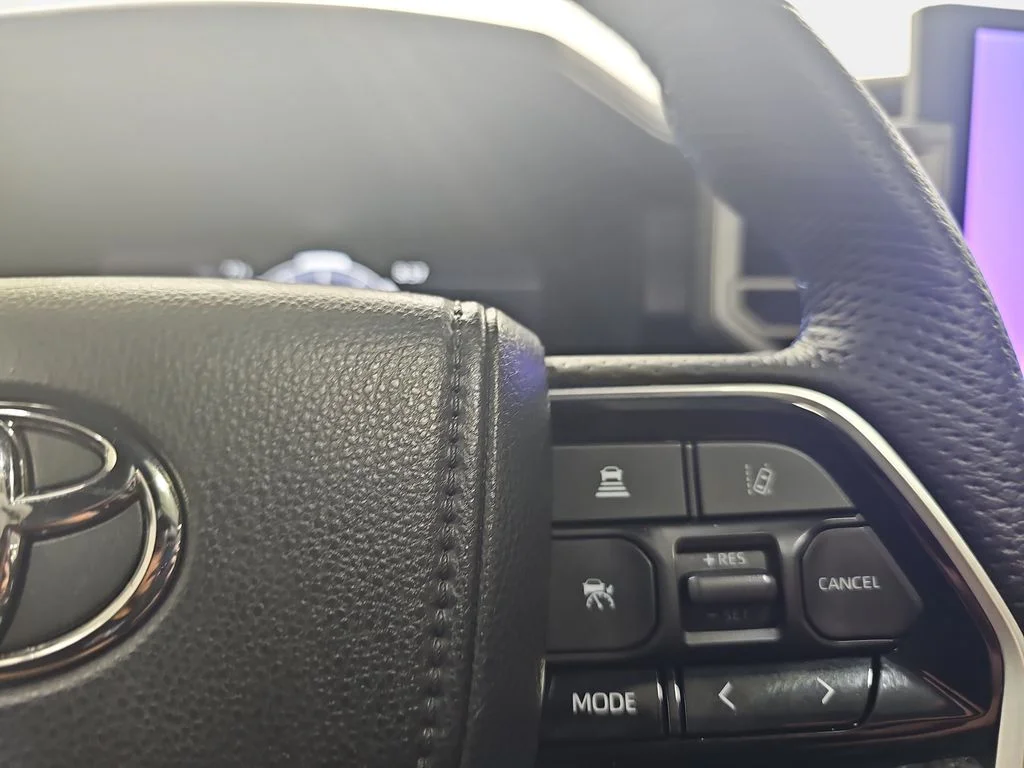 Used 2023  Toyota Platinum image 19