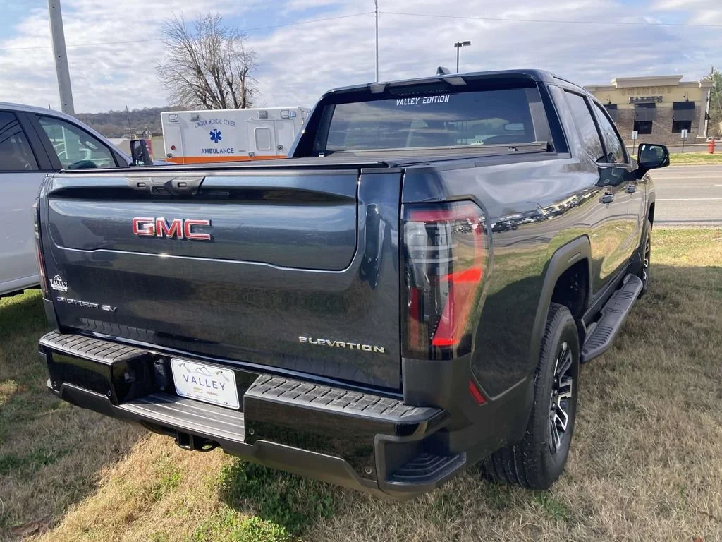 New 2026 Deep Ocean Metallic GMC Elevation Extended Range image 4