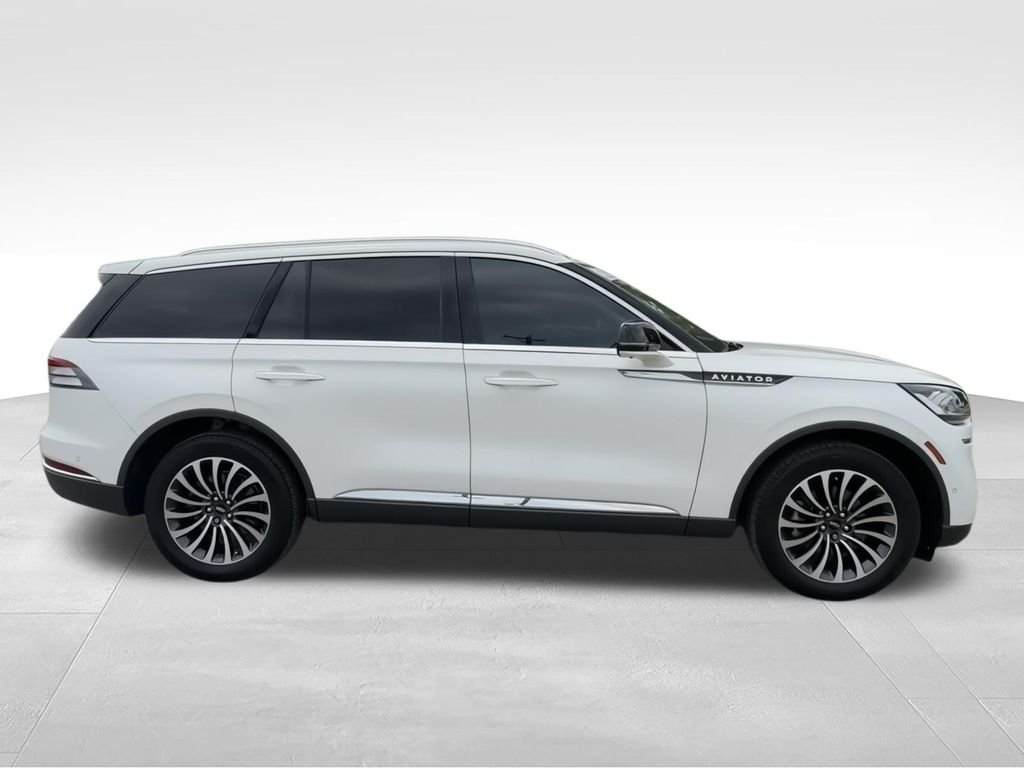Used 2023 White Lincoln Reserve image 2
