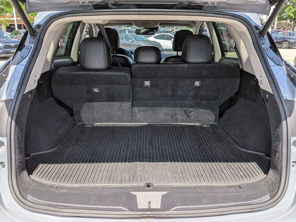 Used 2021 Silver Nissan SL image 27