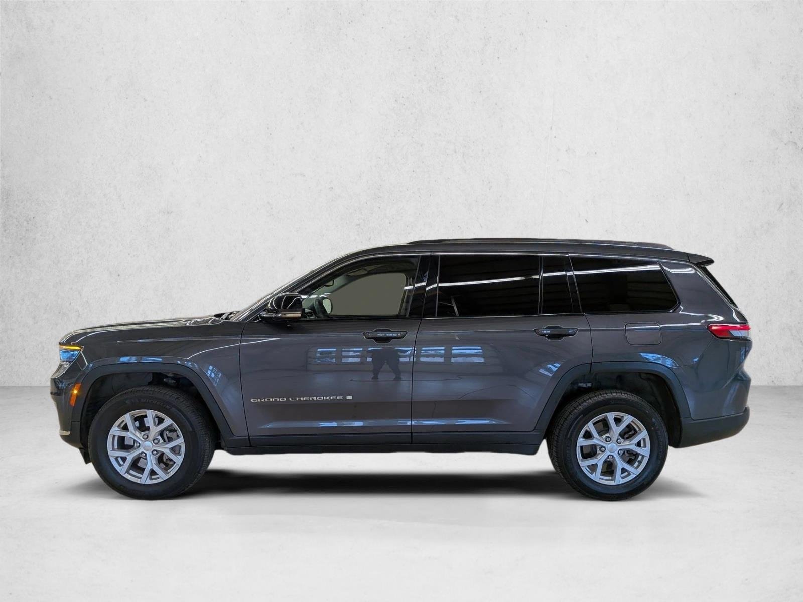 Used 2023 Baltic Gray Metallic Clearcoat Jeep Limited image 9