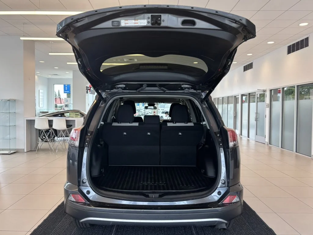 Used 2017 Gray Toyota XLE image 9