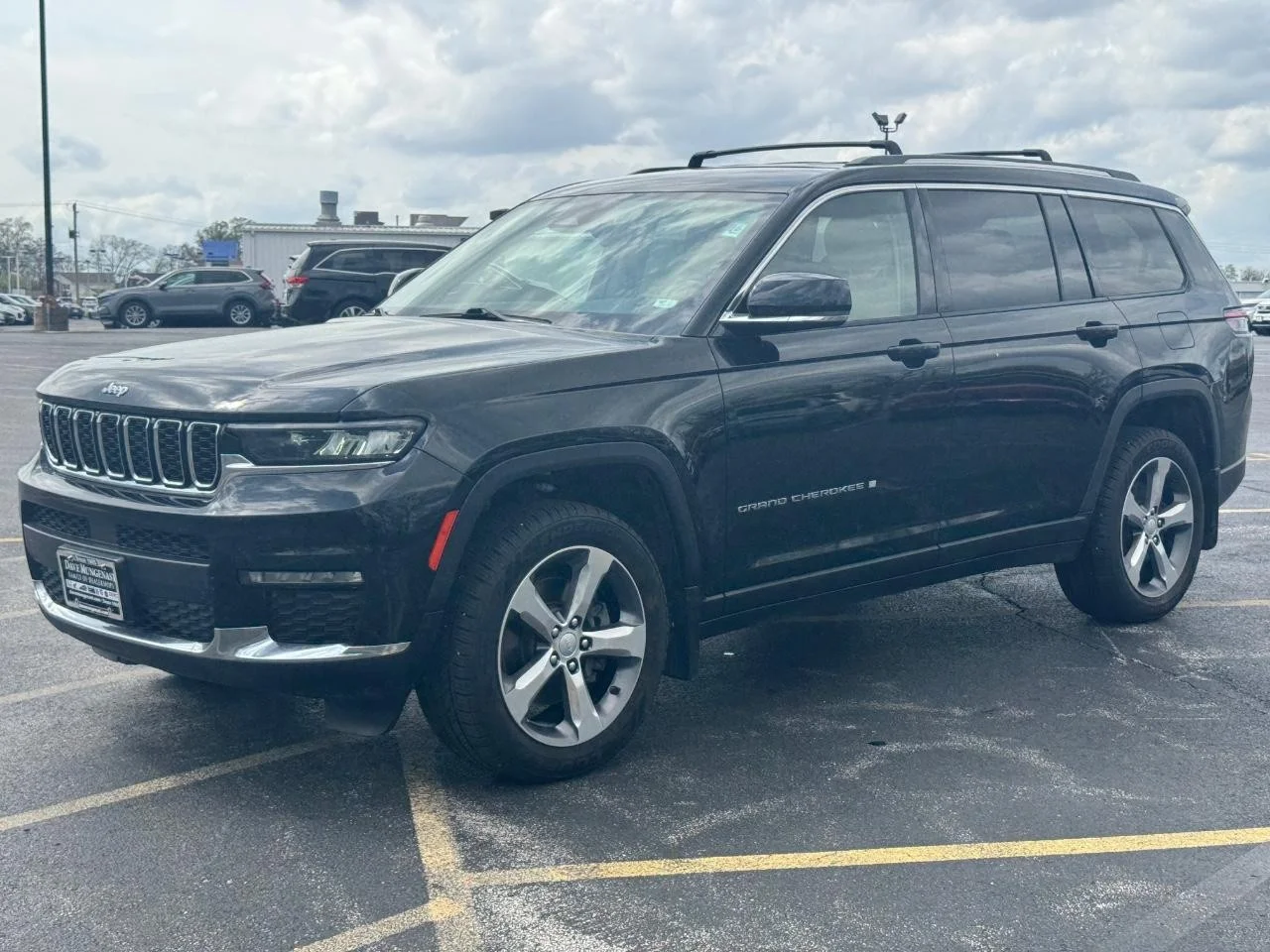 Used 2022 Diamond Black Crystal Pearl Coat Jeep Limited image 7