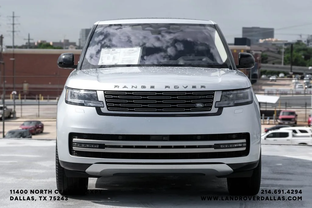 Used 2023 Silver Land Rover SE image 4