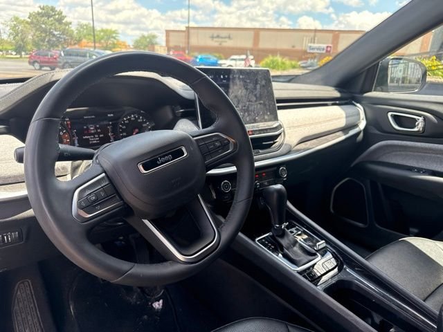 Certified Used 2024 Gray Jeep Latitude Lux image 10