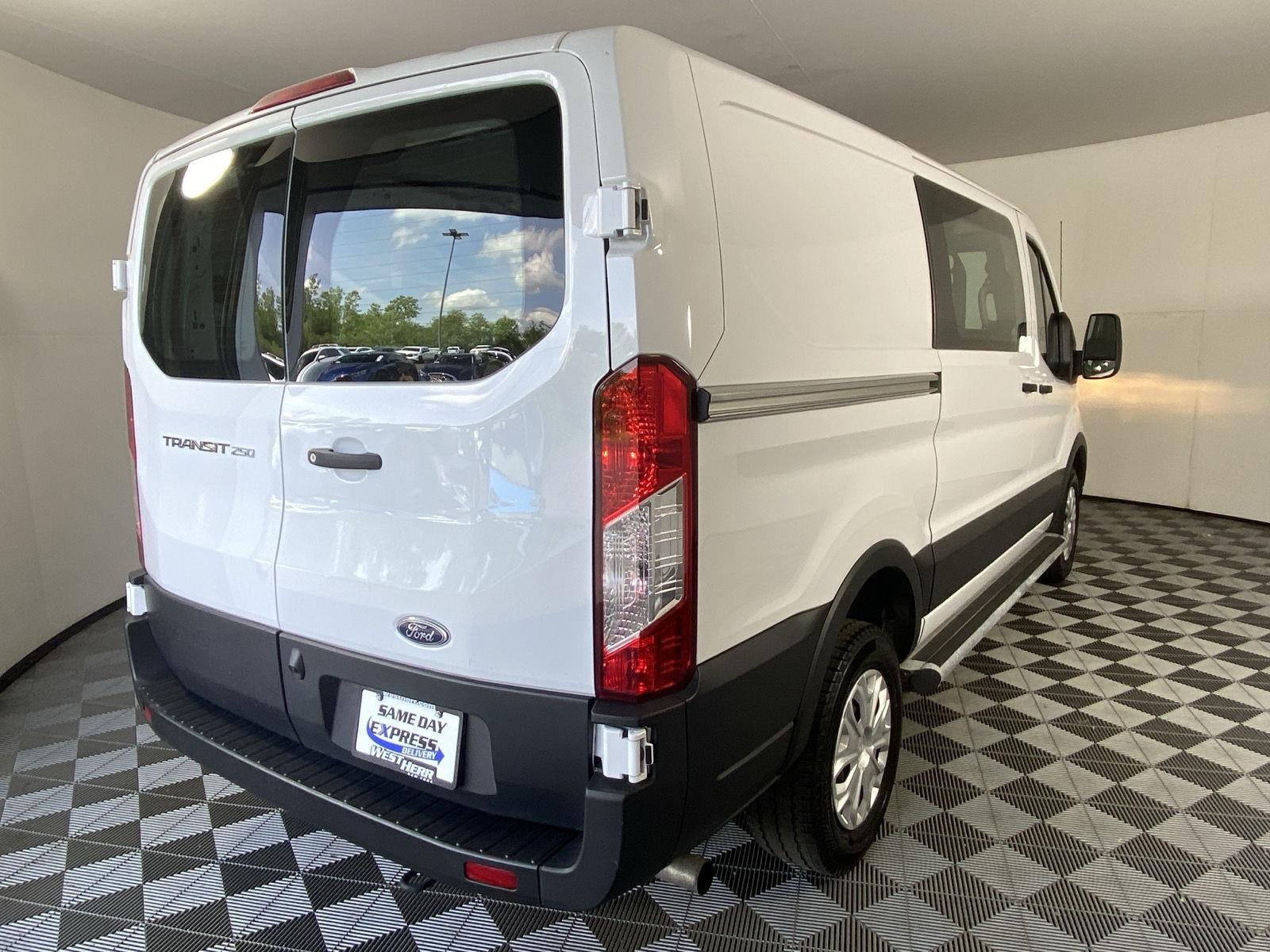 Used 2025 Oxford White Ford Base image 7