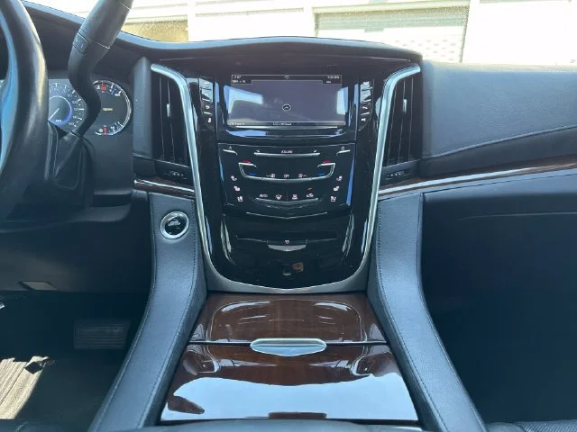 Used 2020 Black Raven Cadillac Luxury image 23