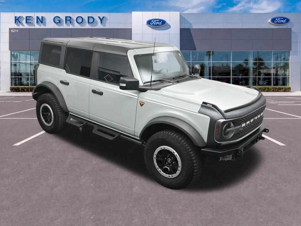 Used 2023 Gray Ford Badlands image 12
