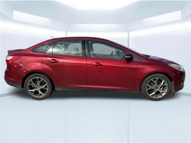 Used 2013 Red Ford SE image 5