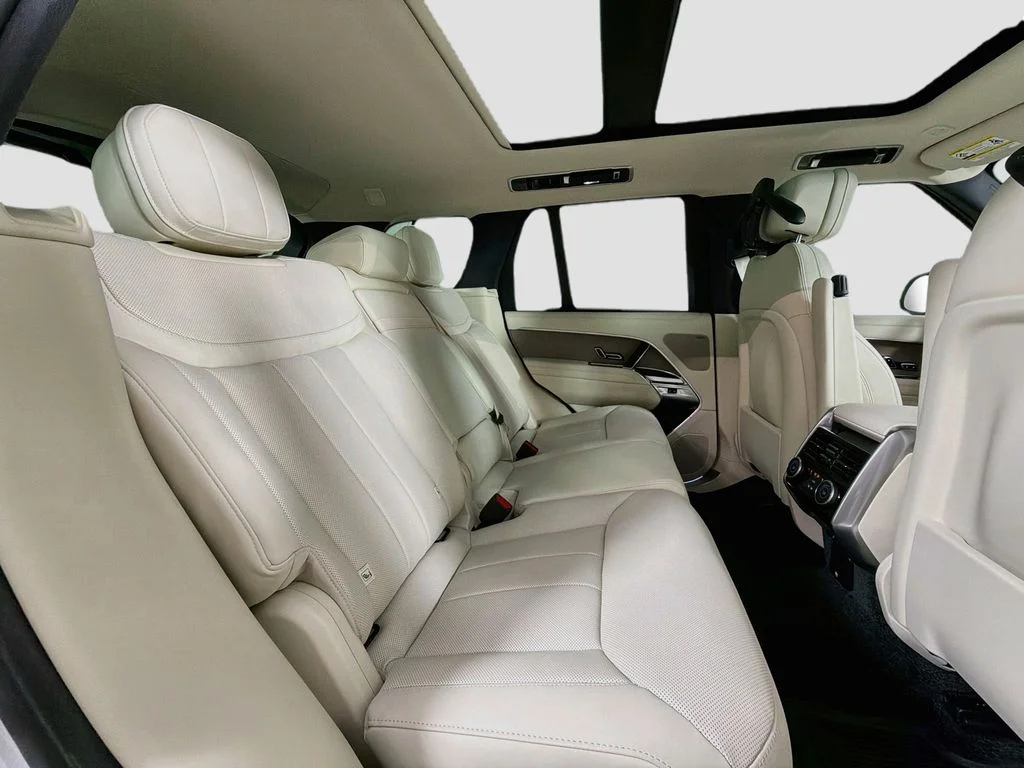New 2026 Fuji White Land Rover SE image 29