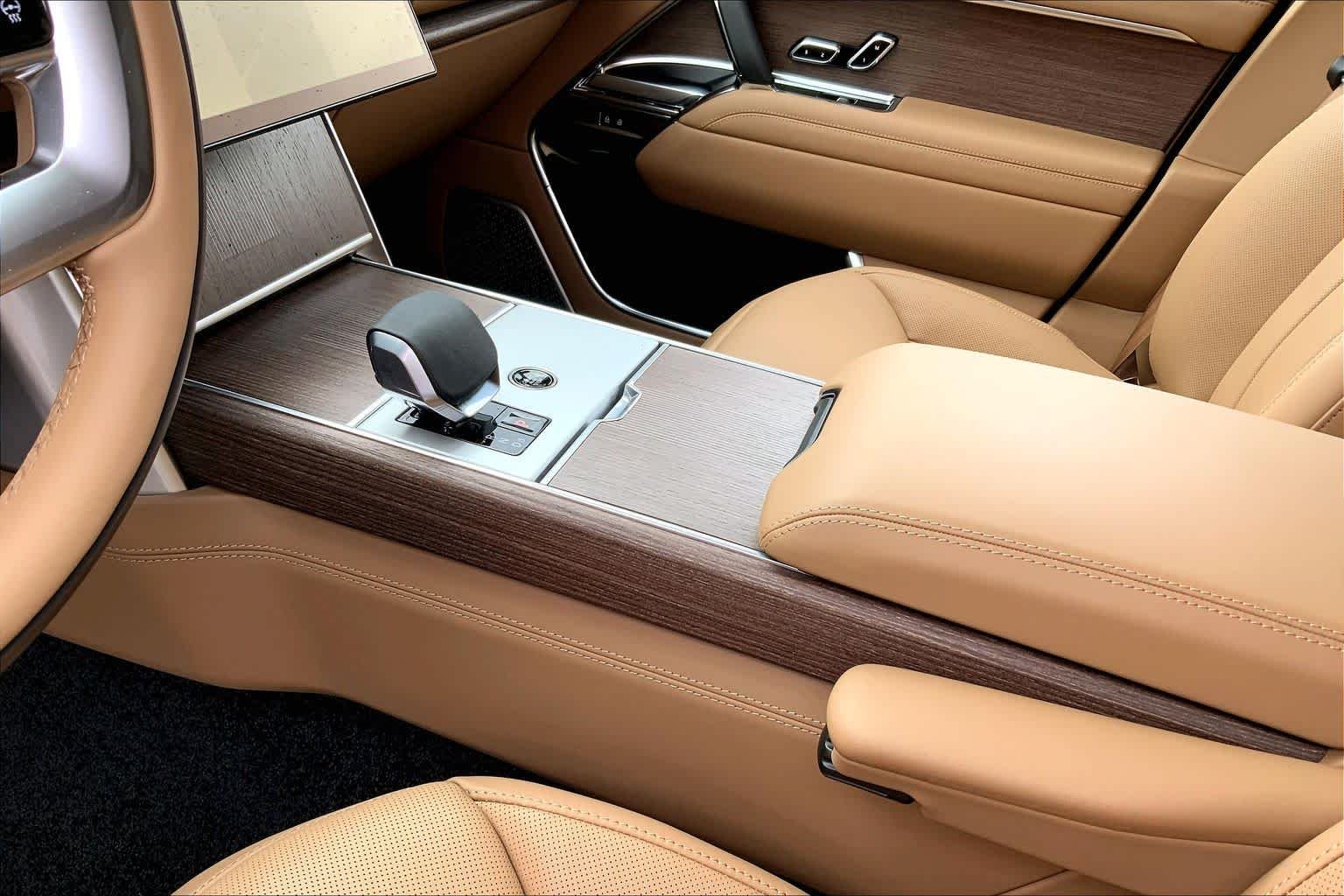 New 2026 Santorini Black Land Rover Autobiography image 10
