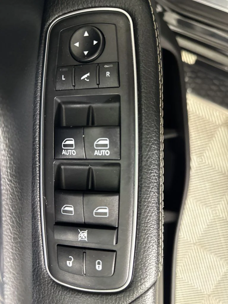 Used 2019 Black Ram Laramie image 13