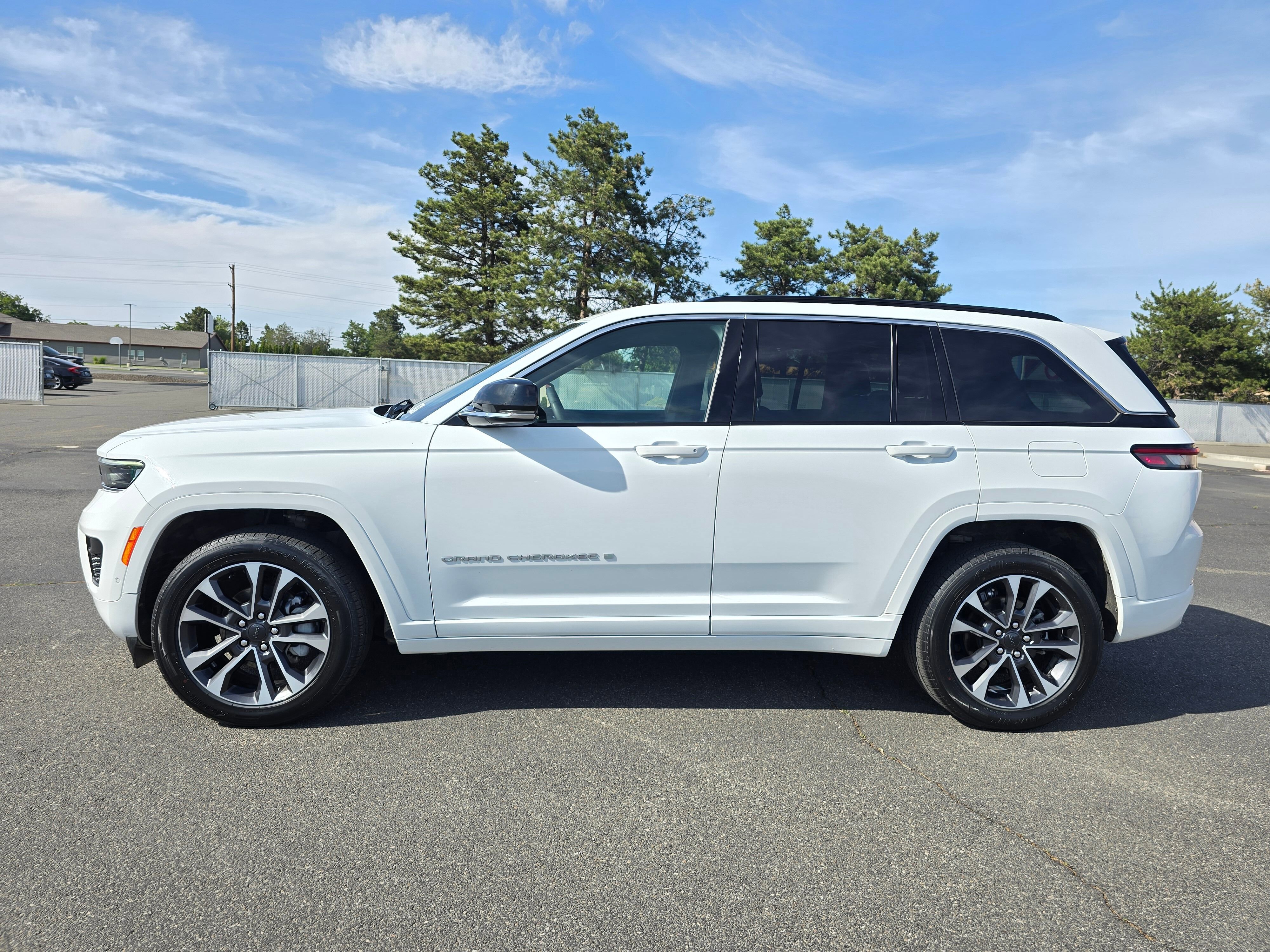 Used 2024 Bright White Clearcoat Jeep Overland image 35