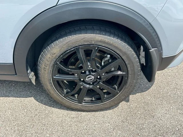 Used 2022 Gray Nissan SR image 11