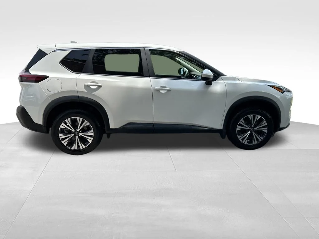 Used 2023 White Nissan SV image 7