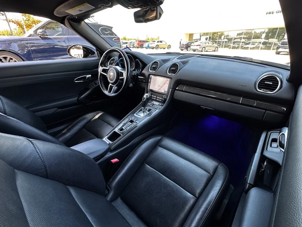 Used 2017  Porsche Base image 22