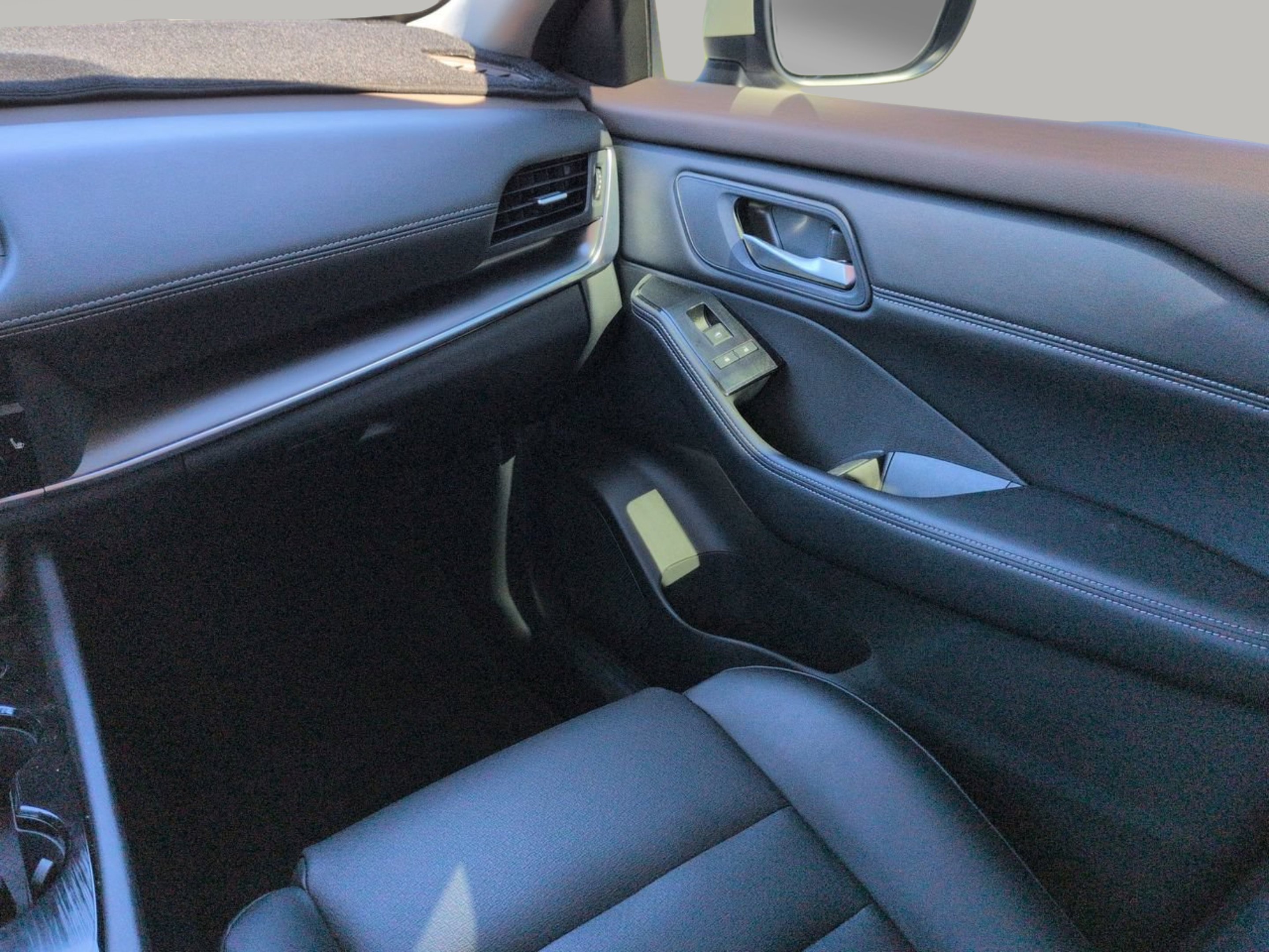 Used 2023 Pearl White Tricoat Nissan SV image 15