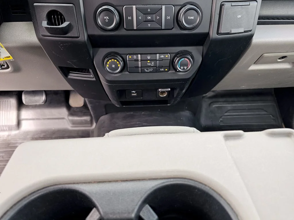 Used 2020 White Ford XL image 24