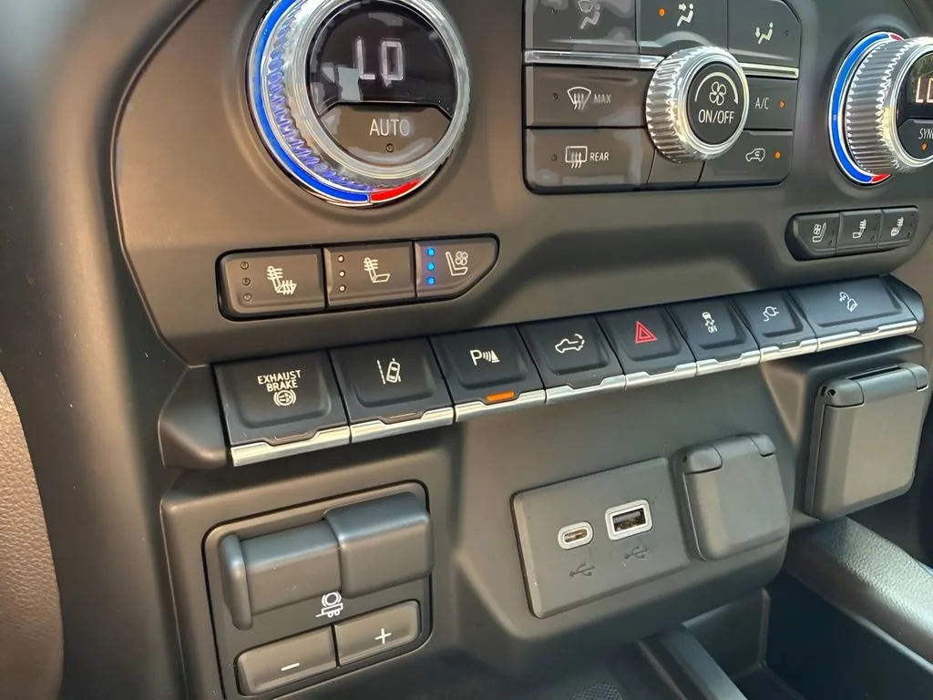 Used 2020 WHITE FROST TRICOAT GMC Denali image 22