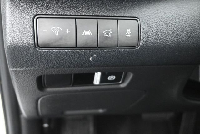 Used 2023 White Hyundai SEL image 21