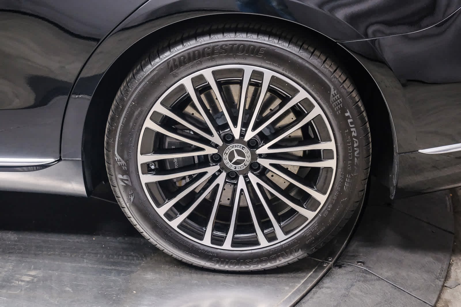 Used 2024 Black Mercedes-Benz S 580e image 9