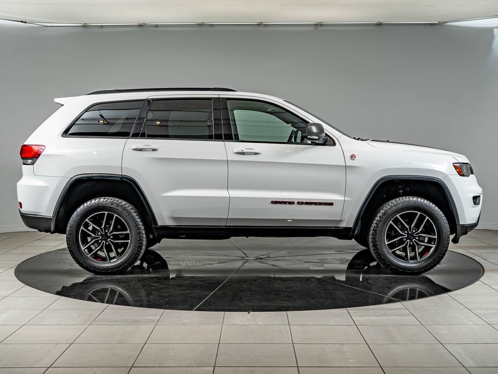 Used 2019 Bright White Clearcoat Jeep Trailhawk image 4