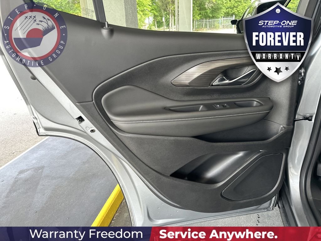 Used 2024 Silver GMC SLT image 29