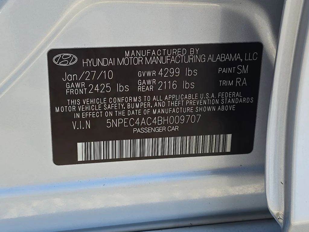 Used 2011 Silver Hyundai SE image 35