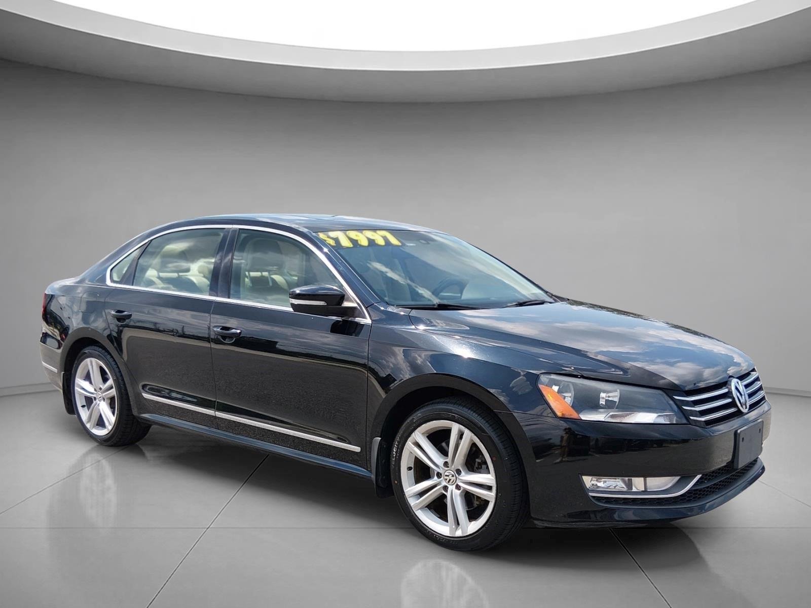 Used 2015 Black Uni Volkswagen 1.8T SE w/Sunroof & Nav image 7