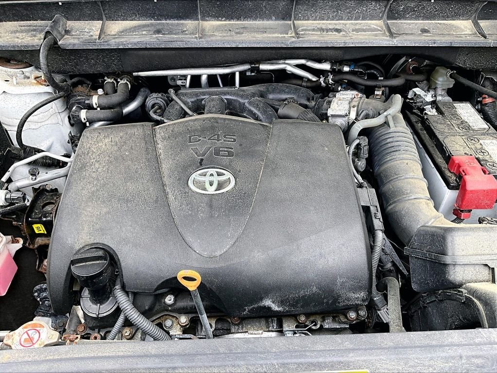 Used 2022 Beige Toyota XLE image 30