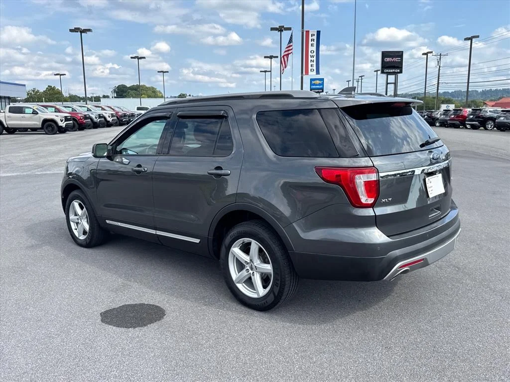 Used 2017 Magnetic J7 Ford XLT image 3