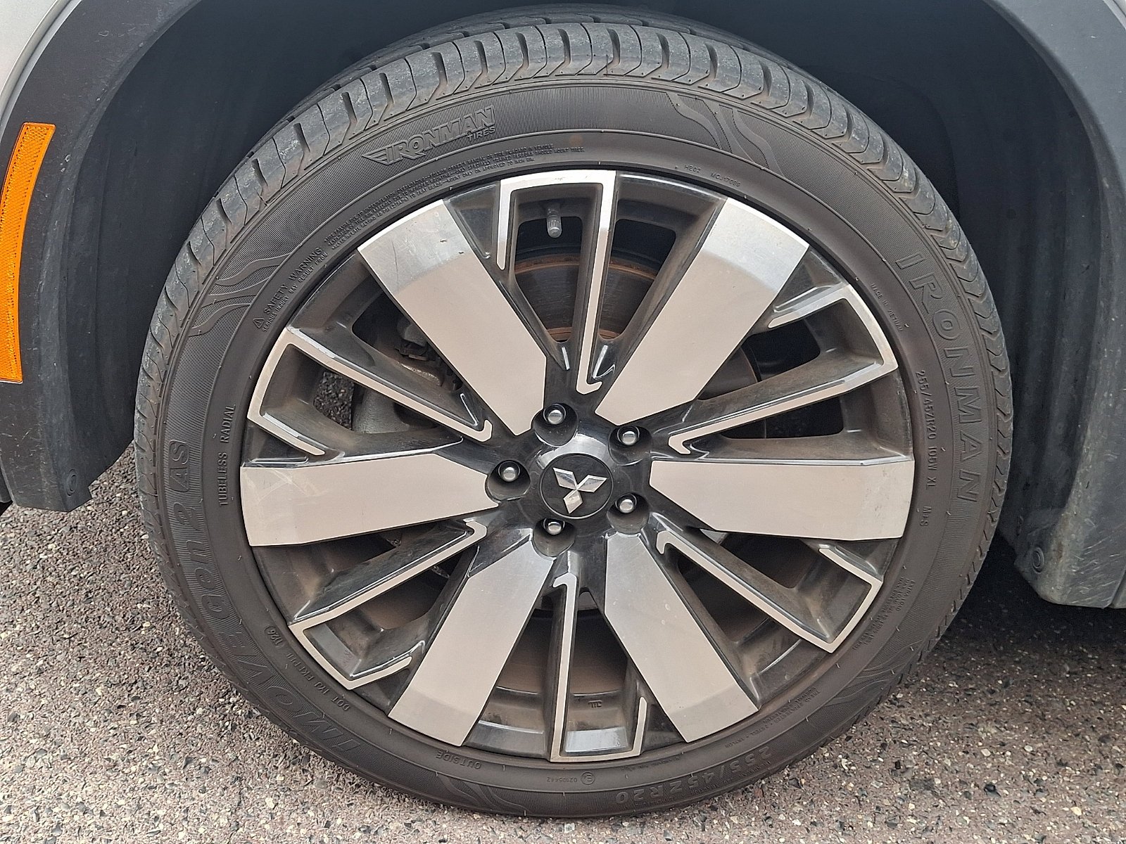 Used 2025 Silver Mitsubishi SE image 3