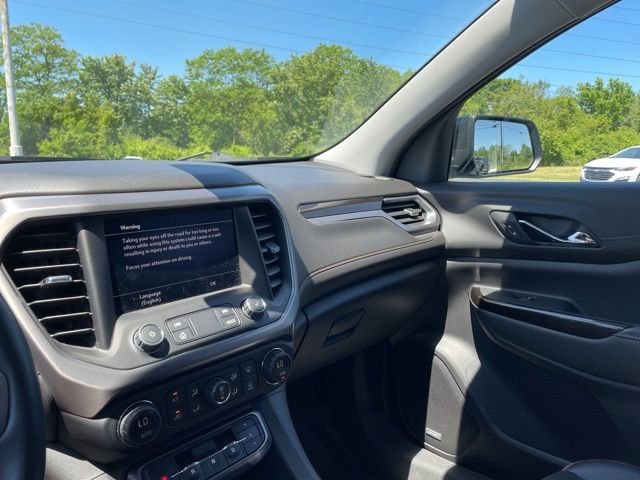 Used 2022 White GMC AT4 image 17