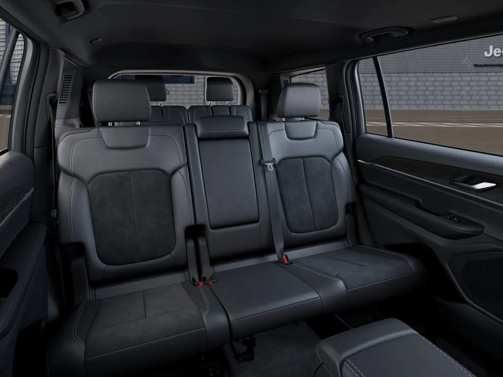 New 2026 Bright White Clear-Coat Exterior Paint Jeep Laredo image 15