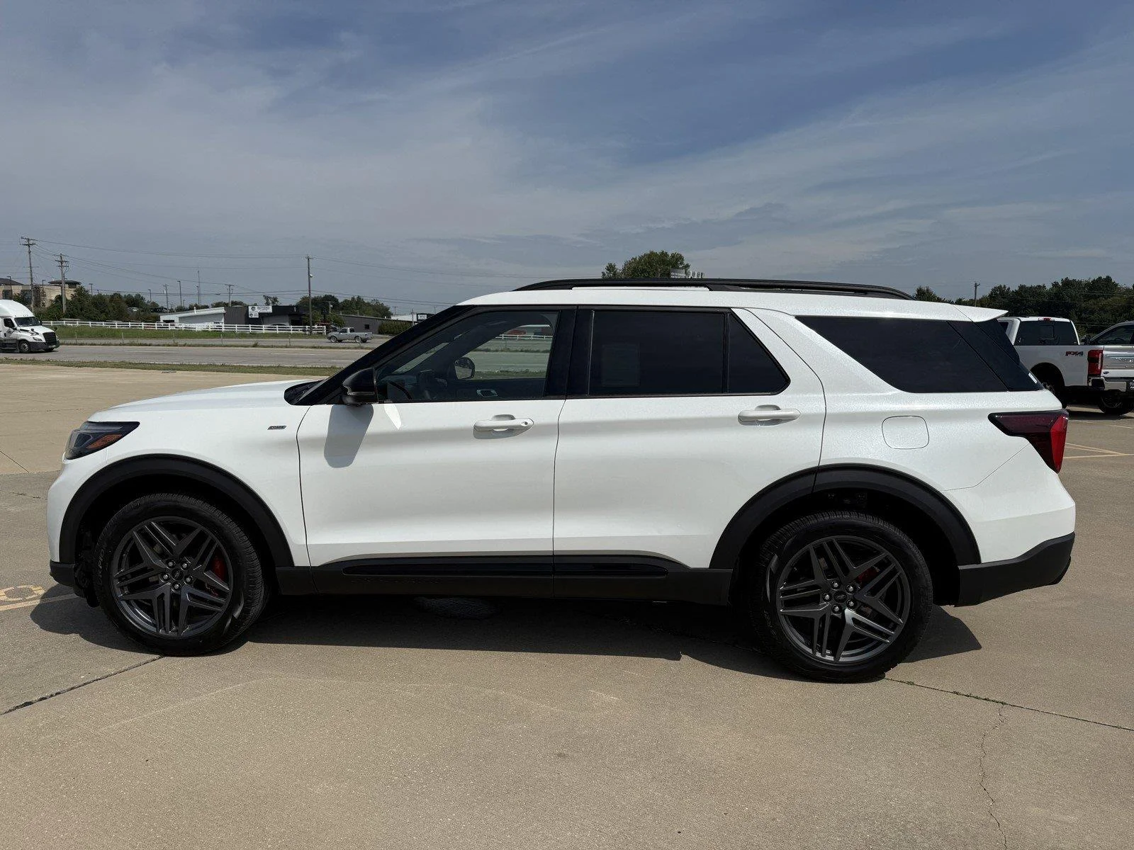 New 2026 Star White Metallic Tri-Coat Ford ST-Line image 5