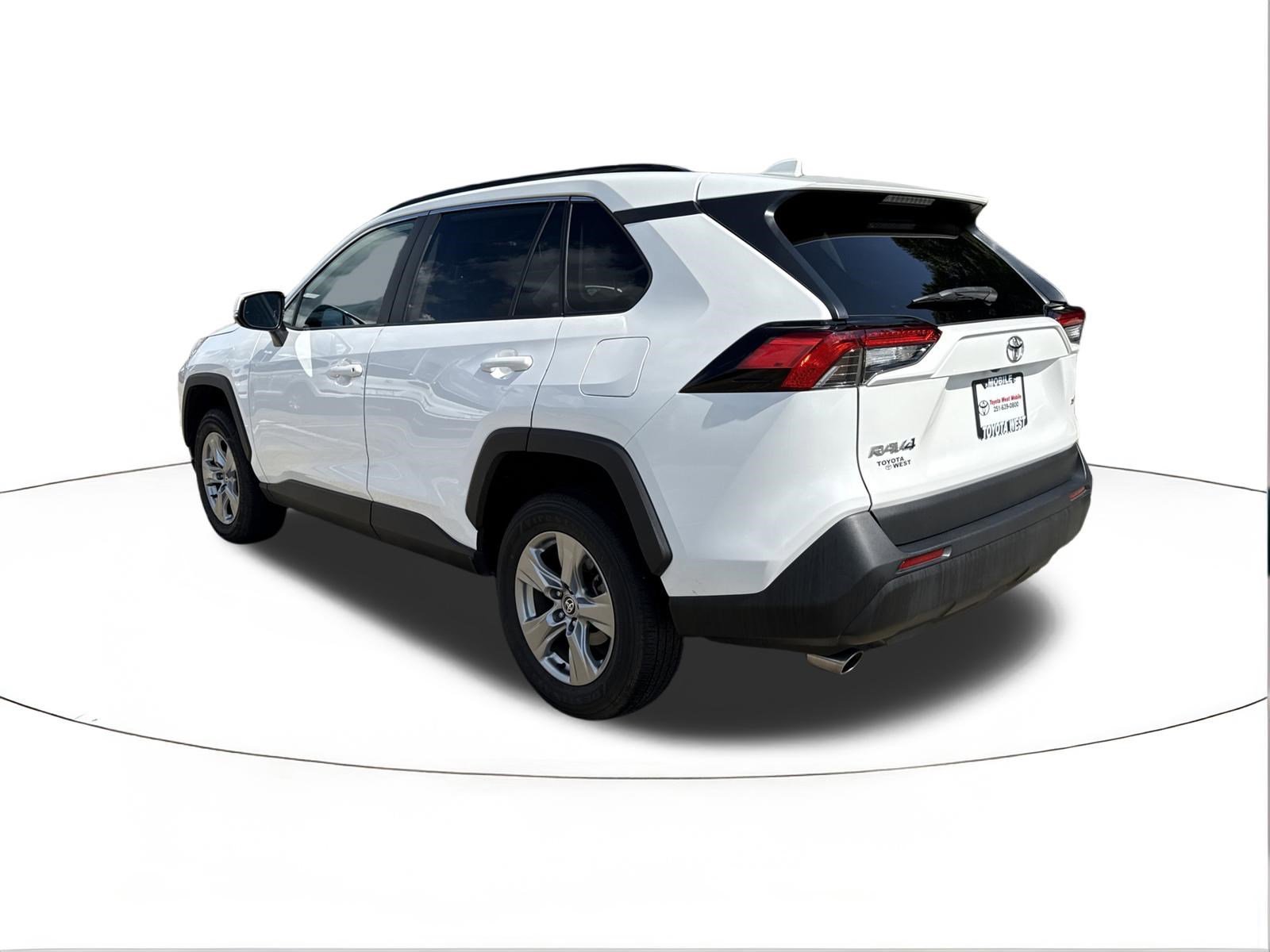 Used 2024 Ice Cap Toyota XLE image 5