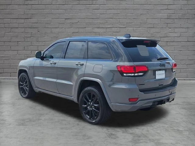 Used 2021 Gray Jeep Laredo X image 3