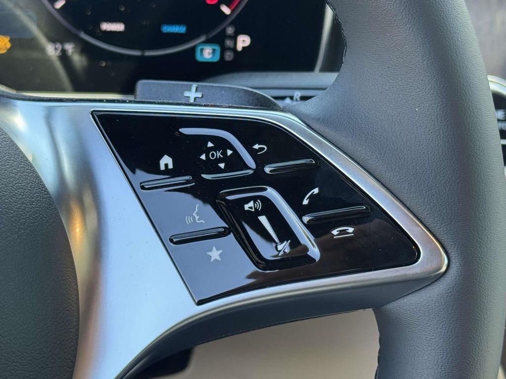 New 2026 Polar White Mercedes-Benz GLC 300 image 23