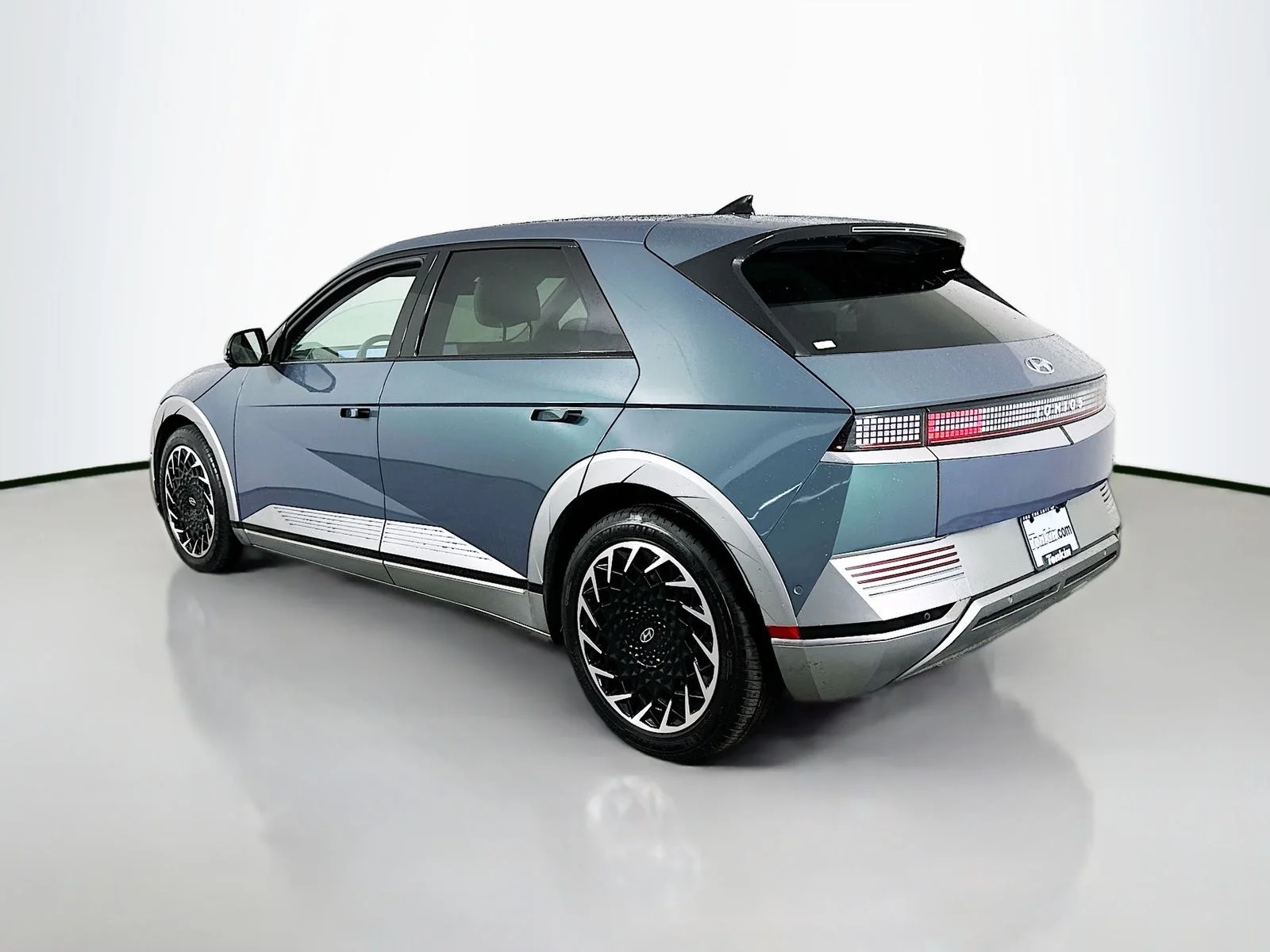 Used 2023 Digital Teal Hyundai Limited image 5