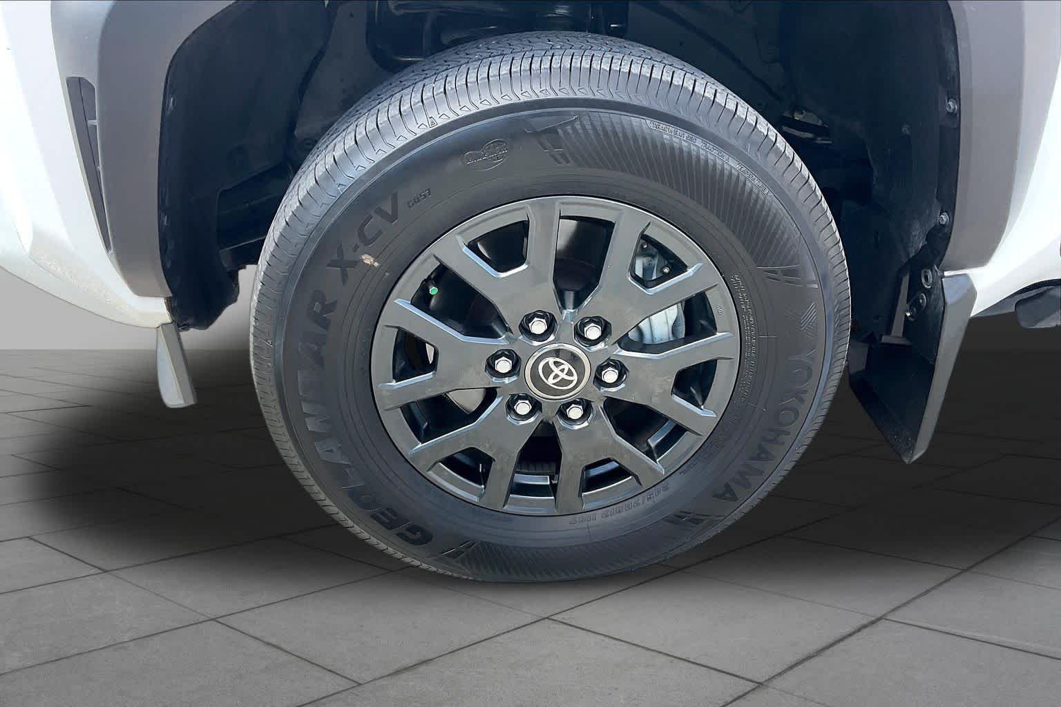Used 2025 Ice Cap Toyota SR5 image 11