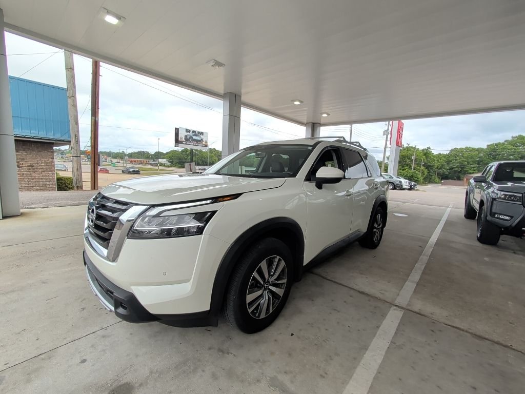 2024 Nissan Pathfinder SL 2WD's photo