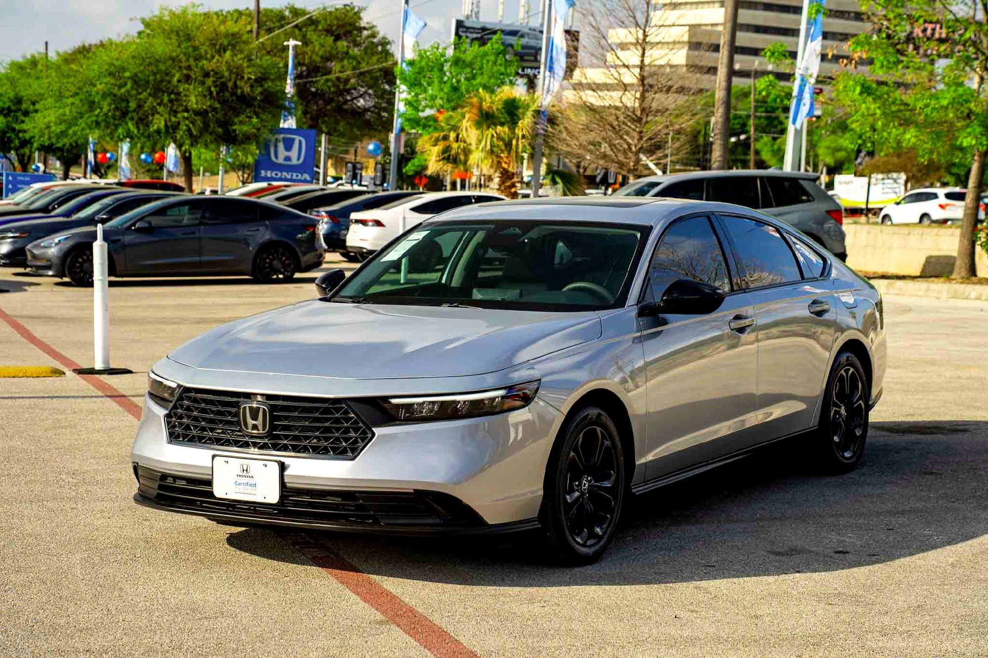 Used 2025 Silver Metallic Honda SE image 8