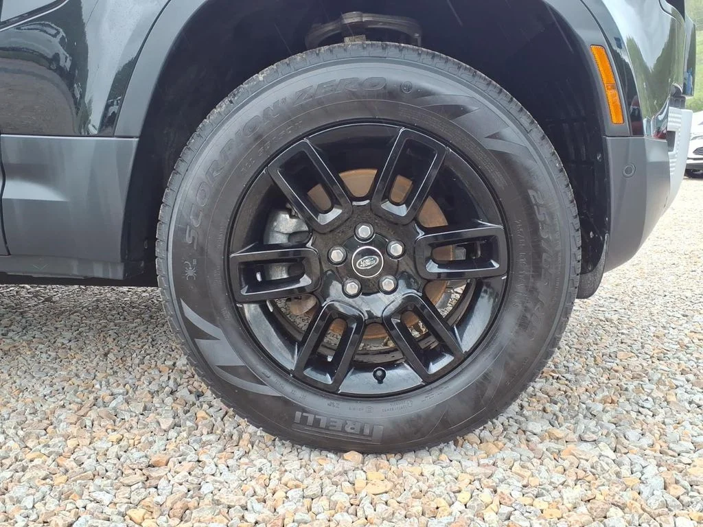 Used 2025  Land Rover S image 26