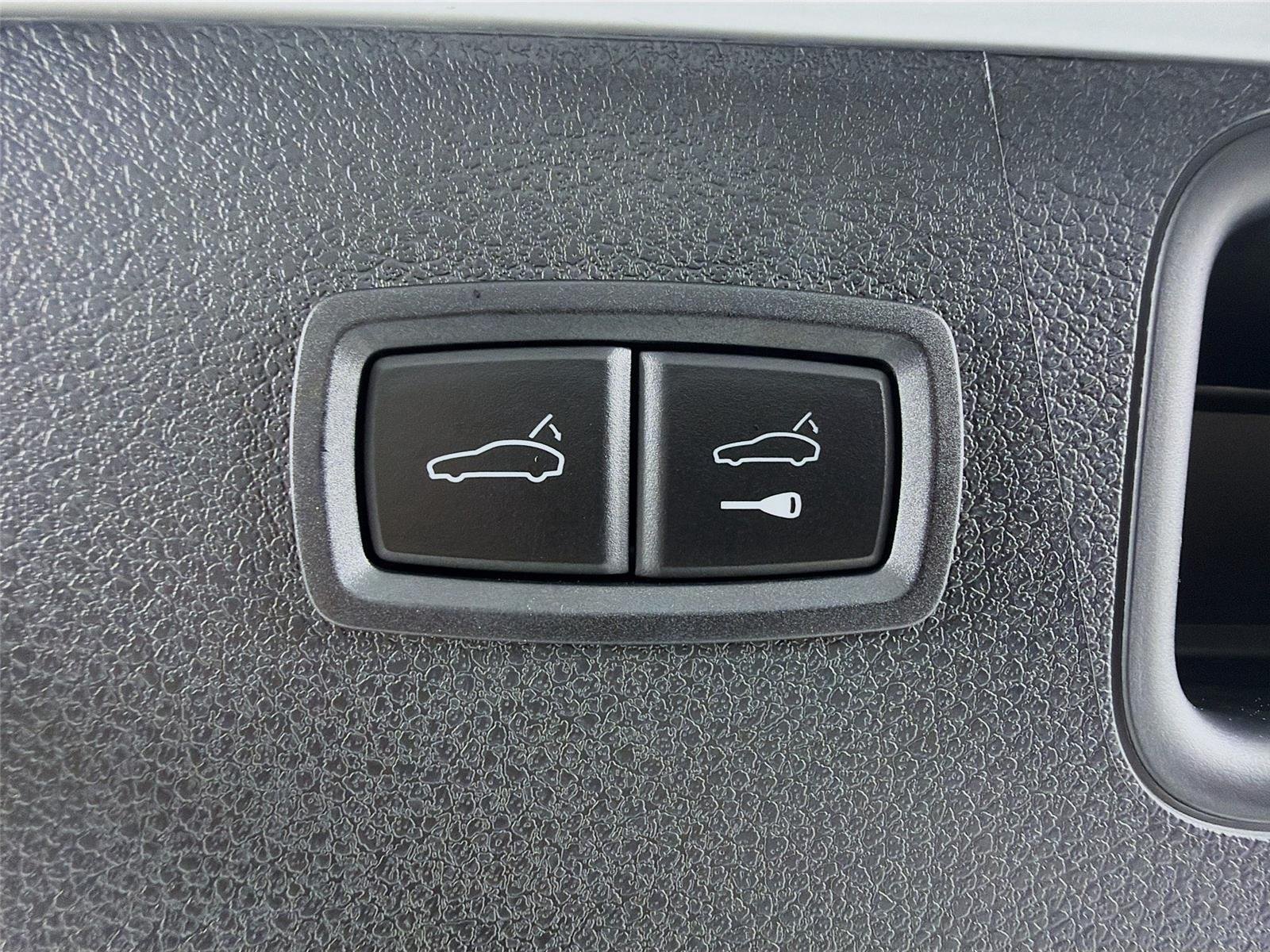 Used 2025 White Porsche  image 24