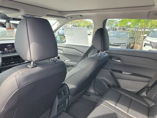 New 2026 Everest White Pearl TriCoat Nissan Dark Armor™ image 24