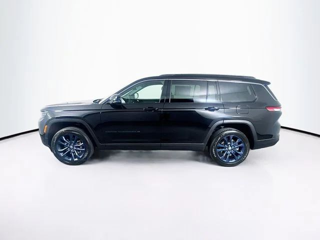 New 2026 Diamond Black Crystal Pearl-Coat Exterior Paint Jeep  image 4