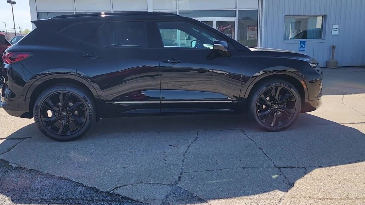Used 2022 Black Chevrolet RS image 3