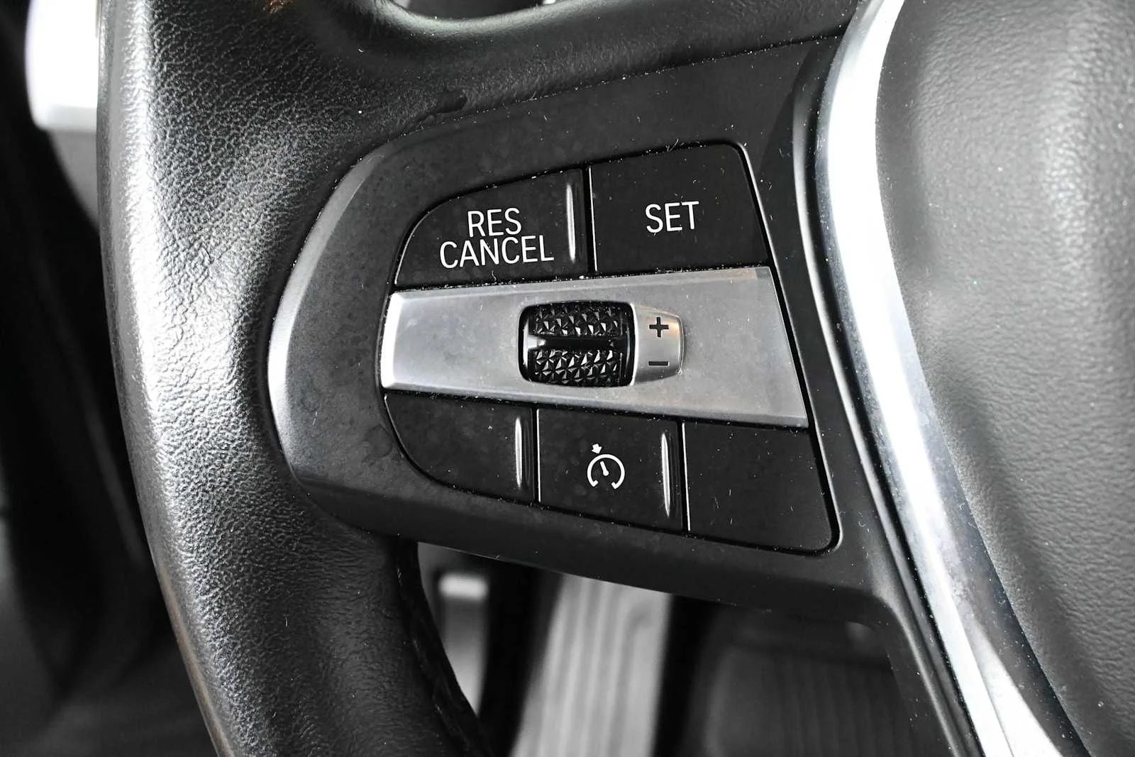 Used 2021 Dark Graphite Metallic BMW xDrive30e image 24