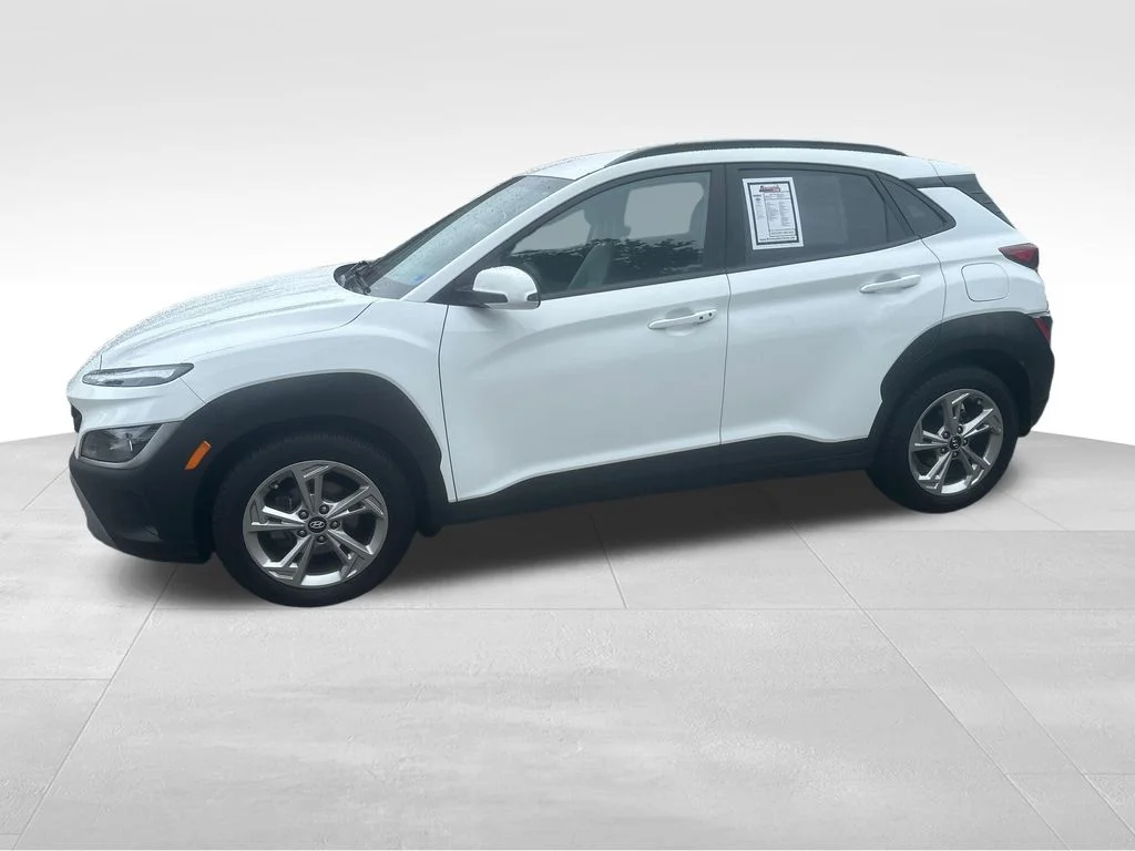 Used 2023 White Hyundai SEL image 5